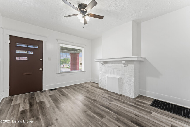 Building Photo - 401 S 38th St