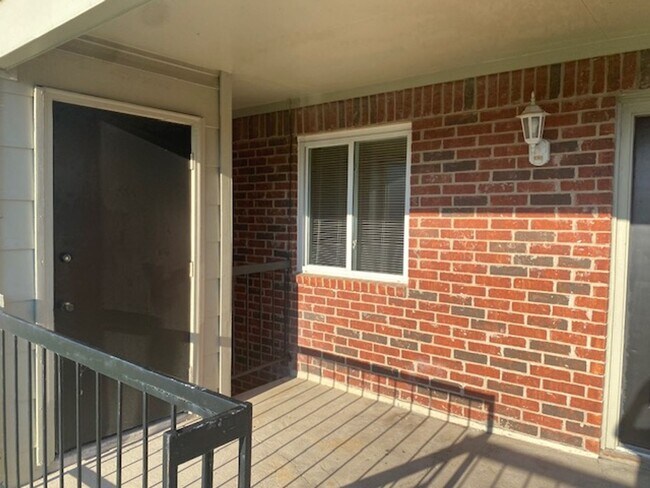 Building Photo - 5630 Brookview Ct