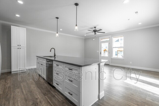 Building Photo - 1908 Cypress Ln