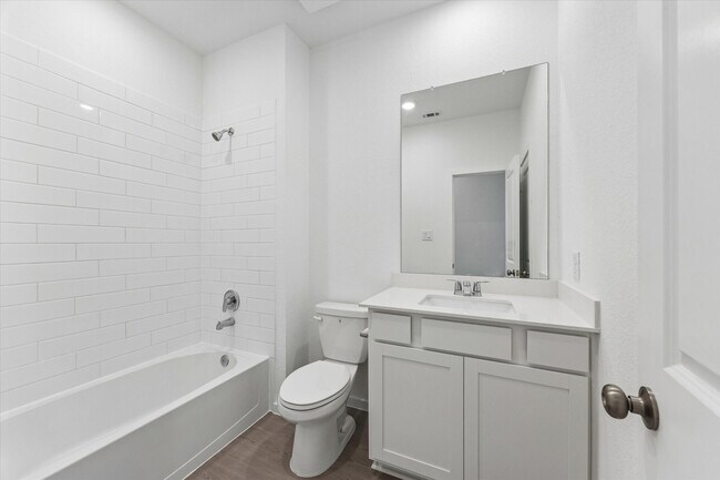 Building Photo - 2207 Salinas Dr