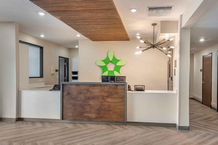 Building Photo - Furnished Studio-Colorado Springs - Center Park