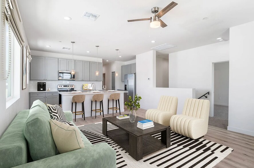 Interior Photo - Nido 18