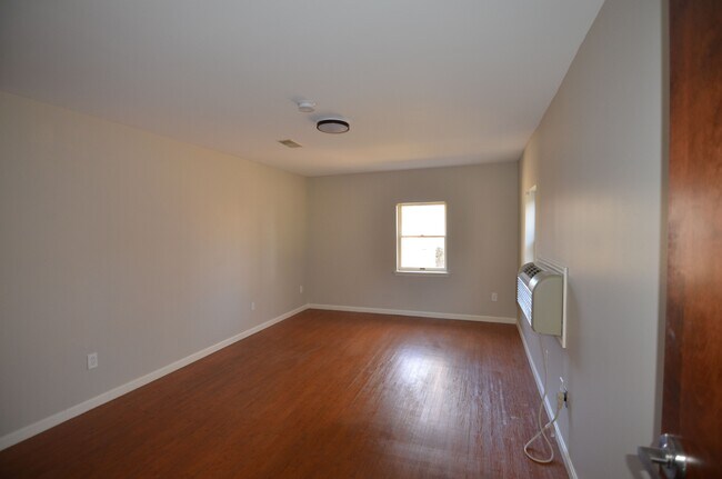 Building Photo - 2620 Losantiville Ave