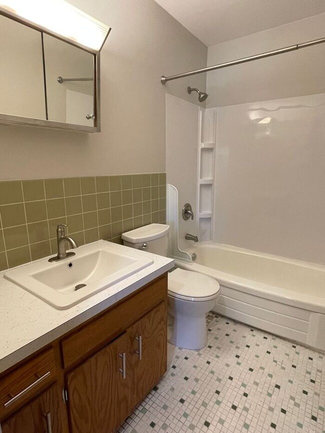 Building Photo - Main Floor, Excellent Condition, Video Wal...