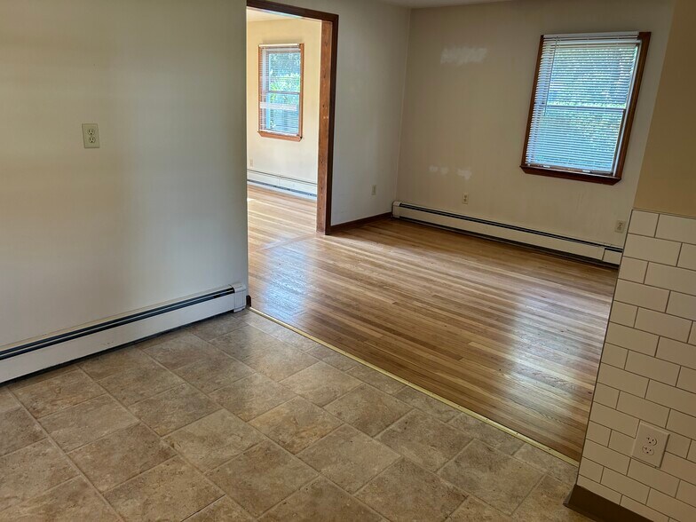 DINING - 926 Old Buddington Rd