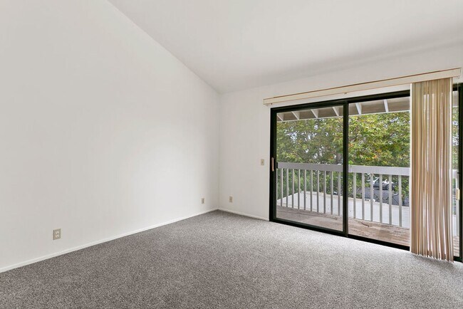 Building Photo - Lantern District 3 Bedroom Home in Gated C...
