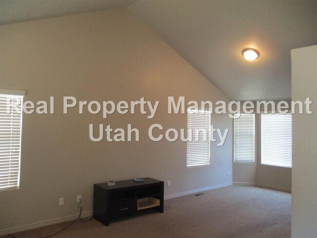Building Photo - Spanish Fork Home