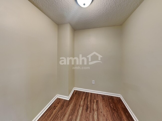 Building Photo - 729 Porto Cristo Ave