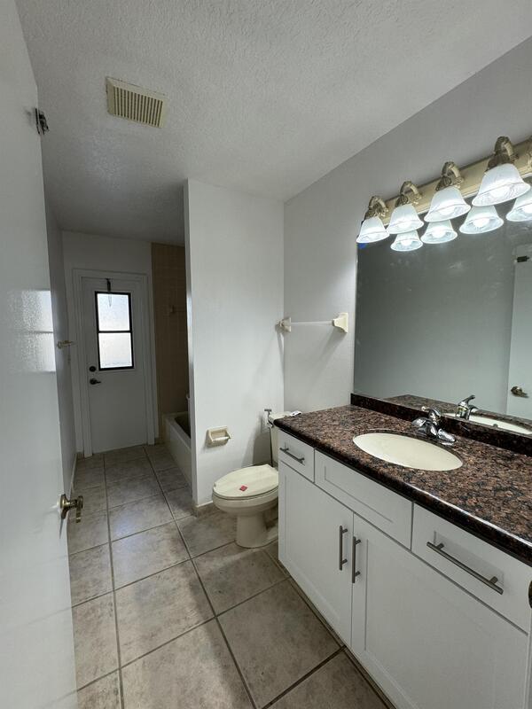 Building Photo - 664 Wyckliffe Pl