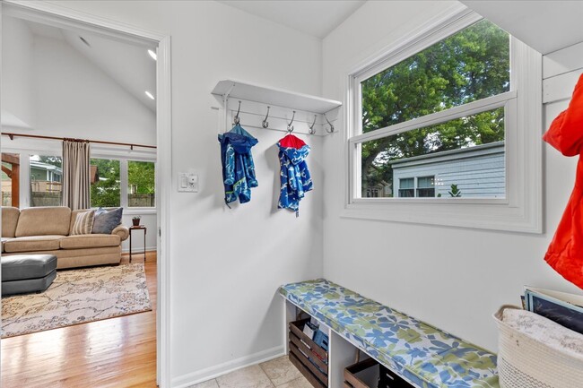 Building Photo - 40 Williamsburg Rd