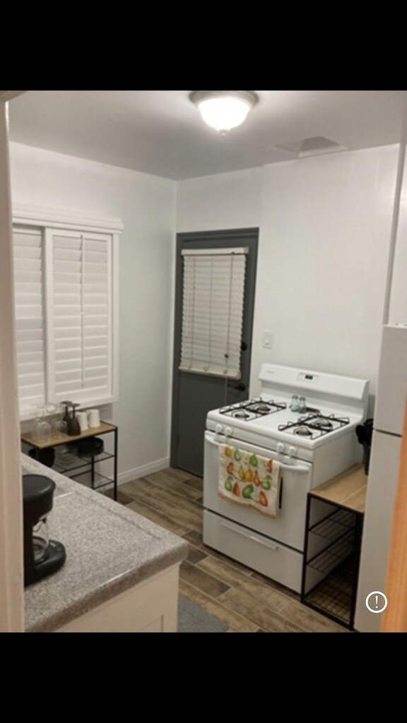 Building Photo - 3616 W Adams Blvd