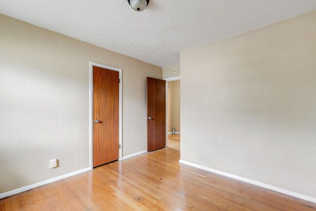Building Photo - 1411 Custer Ave