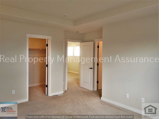 Building Photo - 28857 SW Geneva Loop