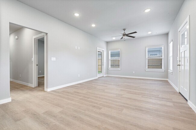 Building Photo - 276 N Hunter St