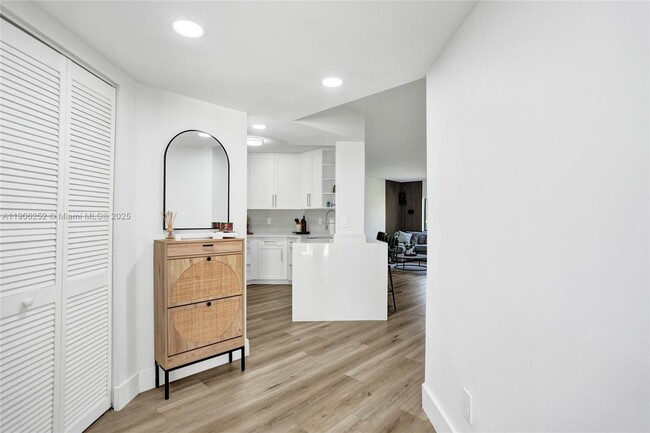 Building Photo - 8137 NW 17th Manor