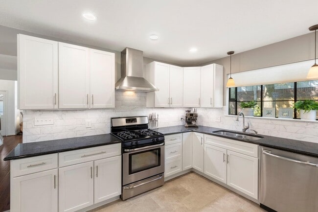 Building Photo - 38 Cricket Hollow Pl