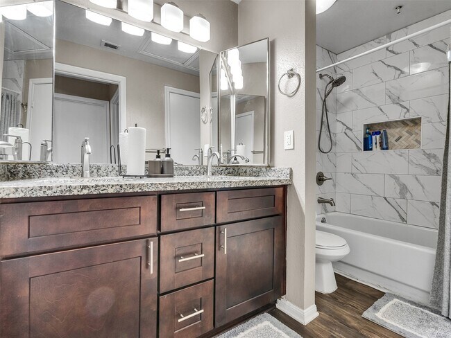 Building Photo - 702 Bering Dr