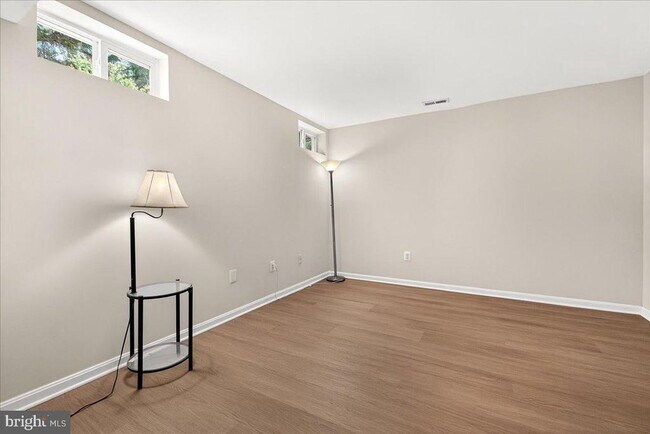 Building Photo - 9938 Timberknoll Ln