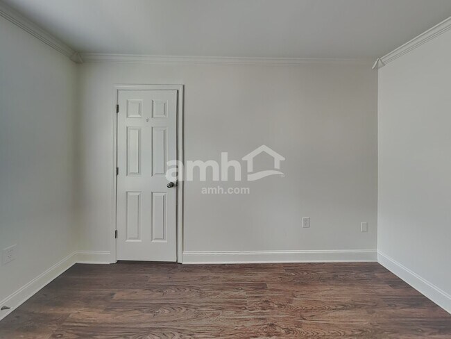 Building Photo - 1005 Theodore Ln