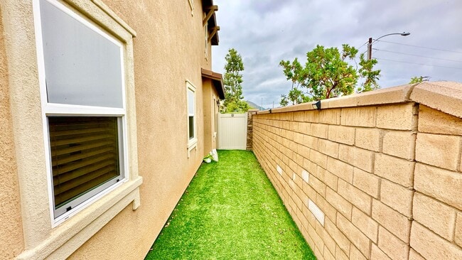 Building Photo - Beautiful Two-Story Home in the Newer Community of Horse Creek Ridge in Fallbrook!
