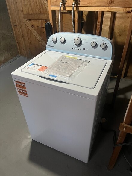 Building Photo - 131 Tolland St