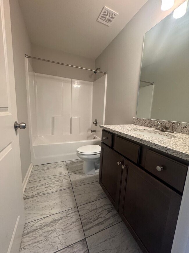 Building Photo - Spacious and Well-Appointed 3BR/2BA Home in Flowery Branch