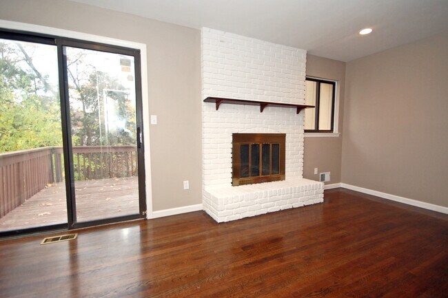 Building Photo - 56 Chelsea Way