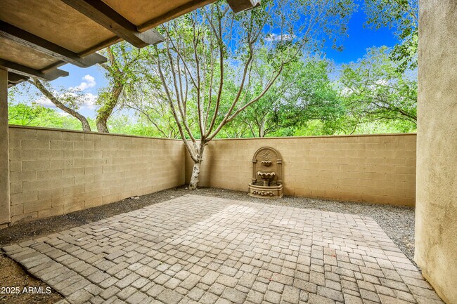 Building Photo - 15340 W Dahlia Dr