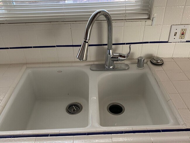 Building Photo - 55 and over located in Leisure Town! Updated home throughout! Beautiful backyard!
