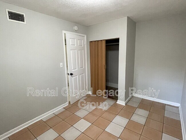 Building Photo - 1738 Wright Ave