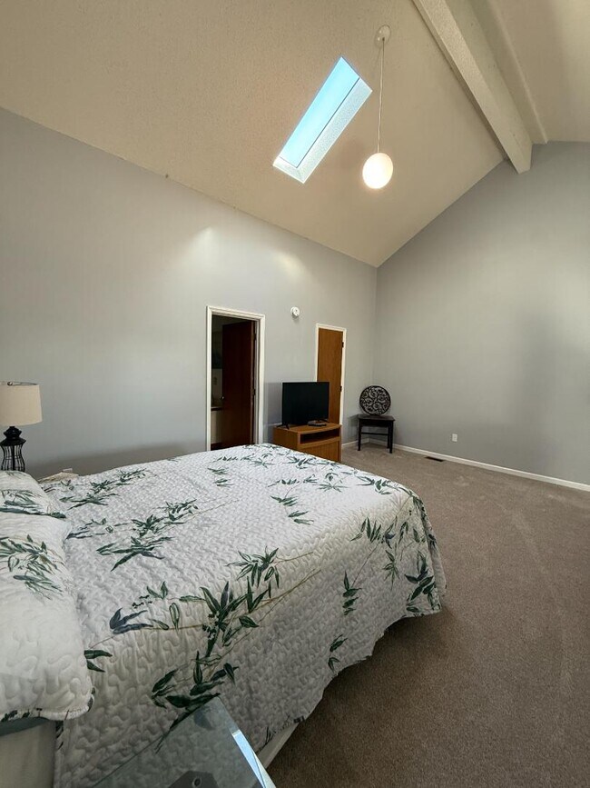 Building Photo - 1095 Plantation Dr W