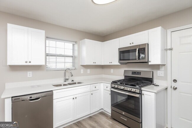 Building Photo - 2966 Heather Lake Dr