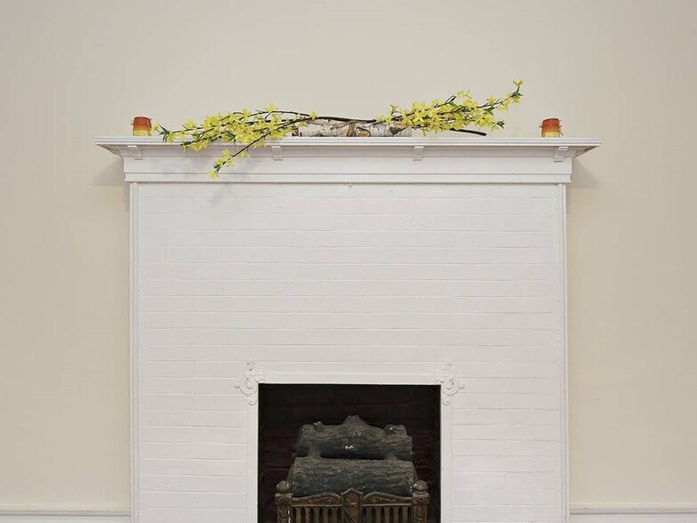 Building Photo - 5124 S University Ave