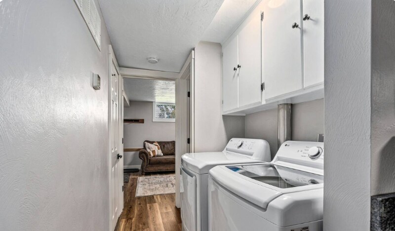 Building Photo - 444 N Oakley St