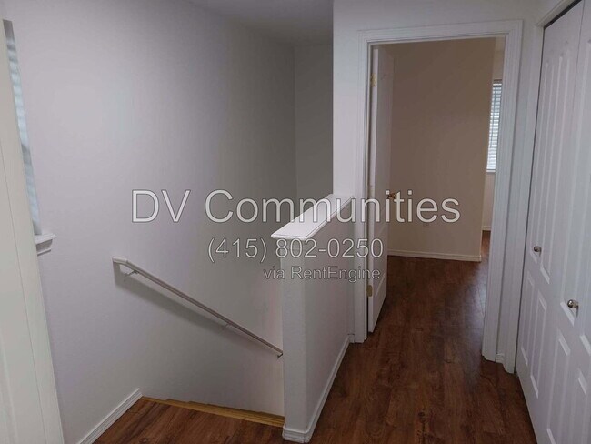 Building Photo - 2571 NW Cedar Ave