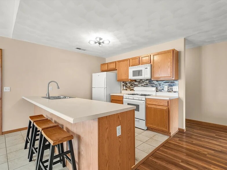 Building Photo - 10184 Metalmark Ln