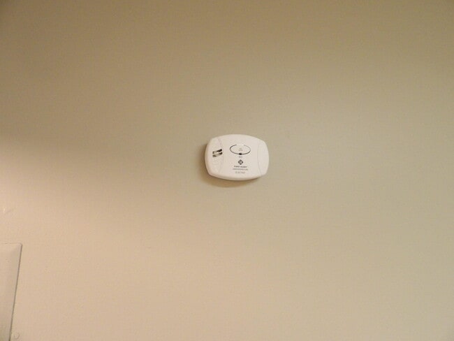 Building Photo - 244 Meadowview Dr