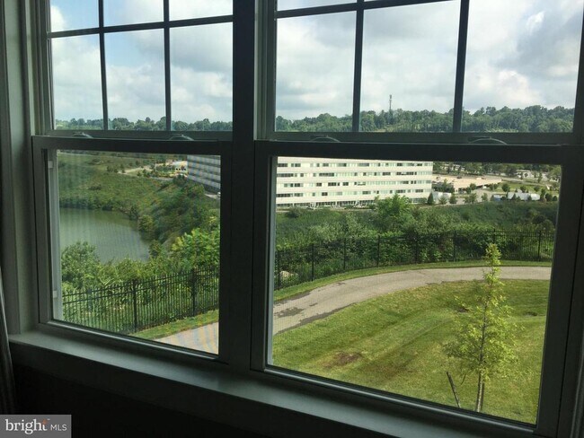 Building Photo - 503 Cliff Ln