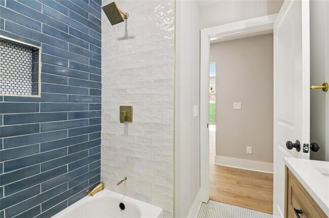 Building Photo - 2909 Diana Dr SW