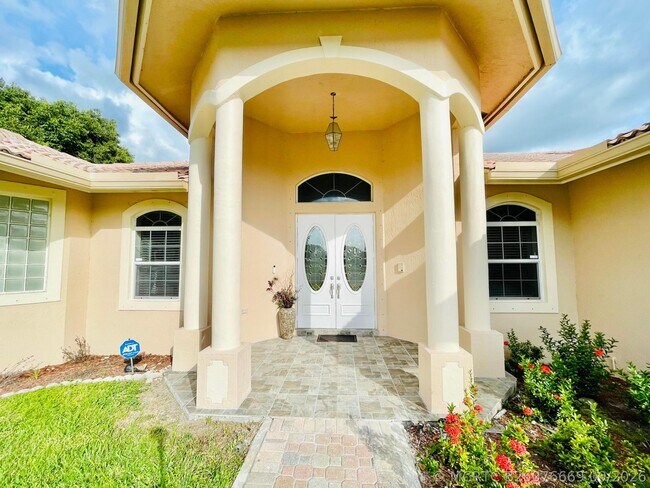 Building Photo - 13620 Folkestone Cir