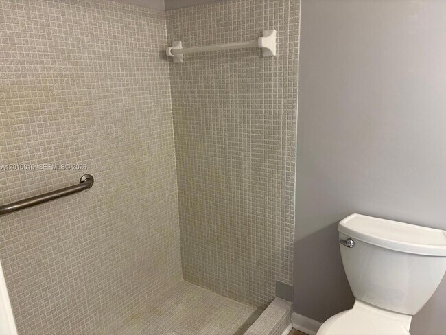 Building Photo - 775 North Dr