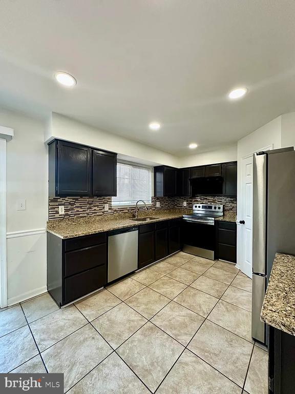 Building Photo - 9242 Jessica Dr