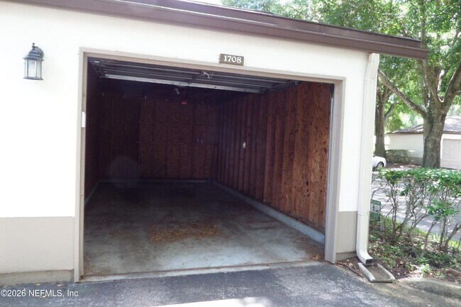 Building Photo - 10150 Belle Rive Blvd