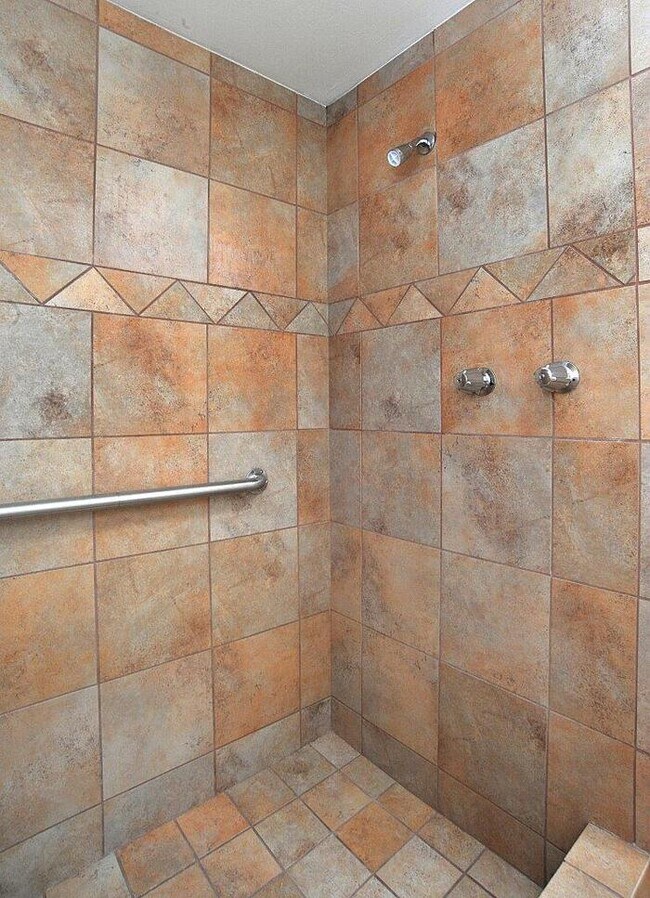 Building Photo - Beautifully Updated 3 Bedroom Townhome nea...