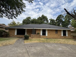 Building Photo - 2121 Oak Valley Ln