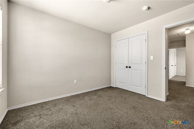 Building Photo - 570 Creekside Cir