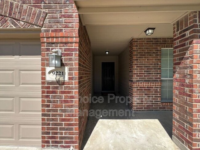 Building Photo - 9221 Comanche Ridge Dr