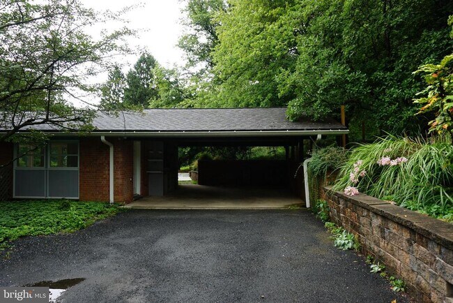 Building Photo - 444 Garrison Forest Rd