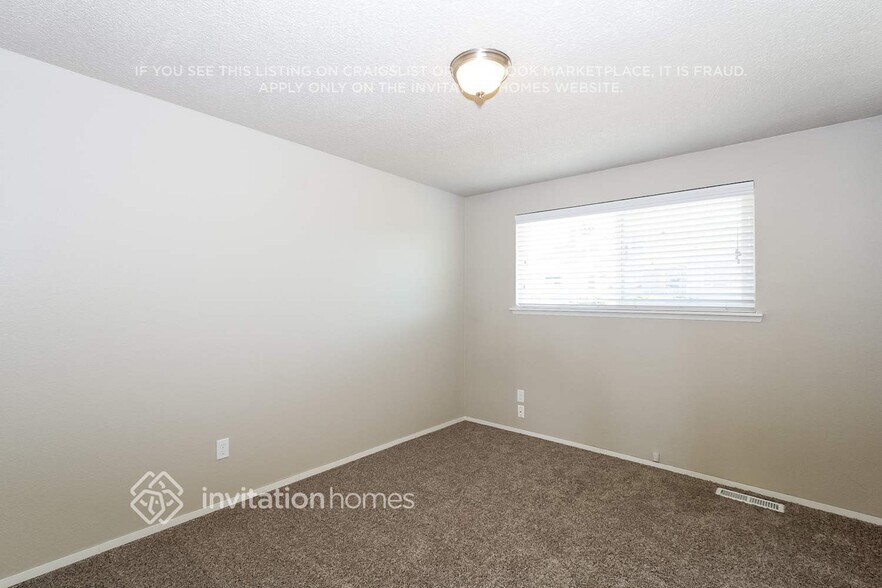 Building Photo - 2401 N Narrows Dr