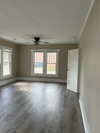 Building Photo - 524 King St